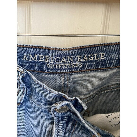 American Eagle Light Wash Destressed Mom Jeans Sz.4 - Picture 3 of 8